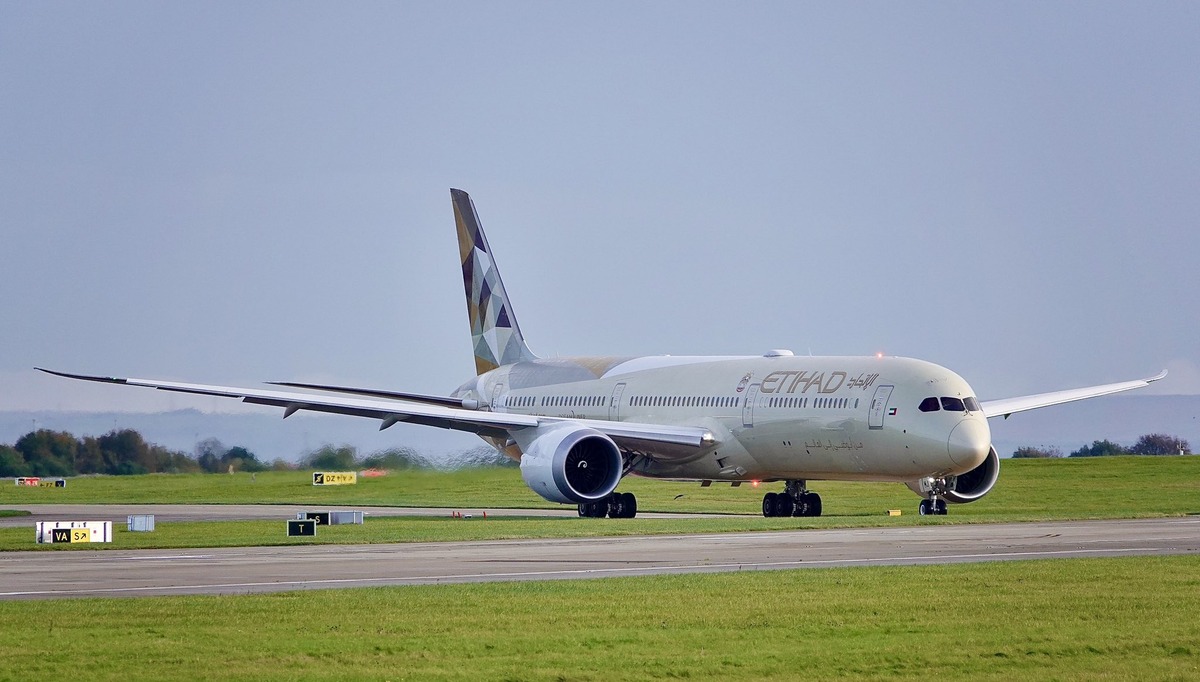 Etihad Suspends Flights to Abu Dhabi Until 14:00 UAE Time on 3 March 2026
